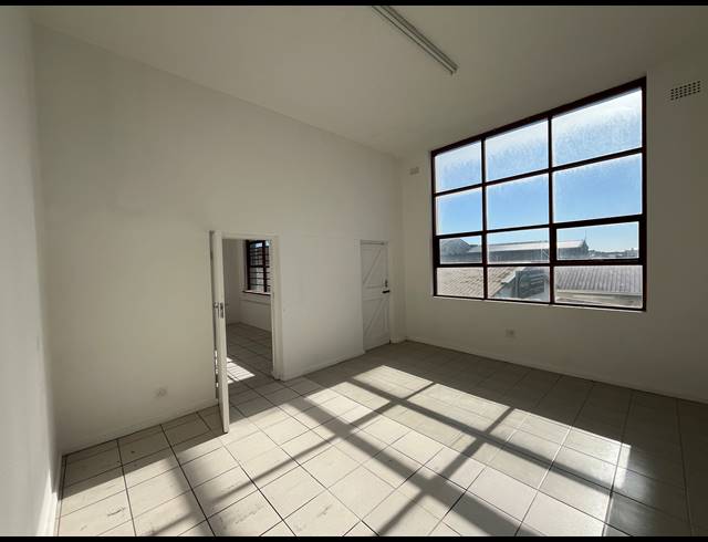 525M² WAREHOUSE TO LET IN PAARDEN EILAND